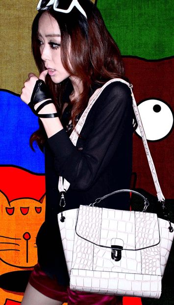 หมดค่ะ กระเป๋า แบรนด์Maomao รุ่น m01-160 สีขาว เป็นกระเป๋าถือ กระเป๋าสะพาย หนังเป็นลายจระเข้ ดูหรุ 